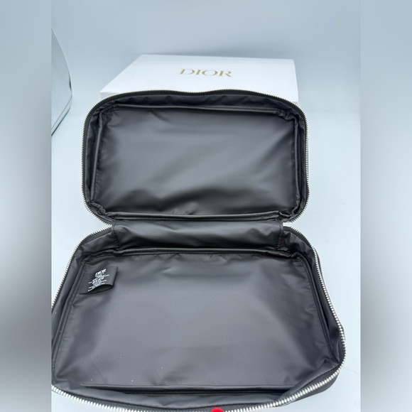 👻 Dior Beauty Backstage Makeup Pouch with Dior Brush Set - Picture 3 of 4